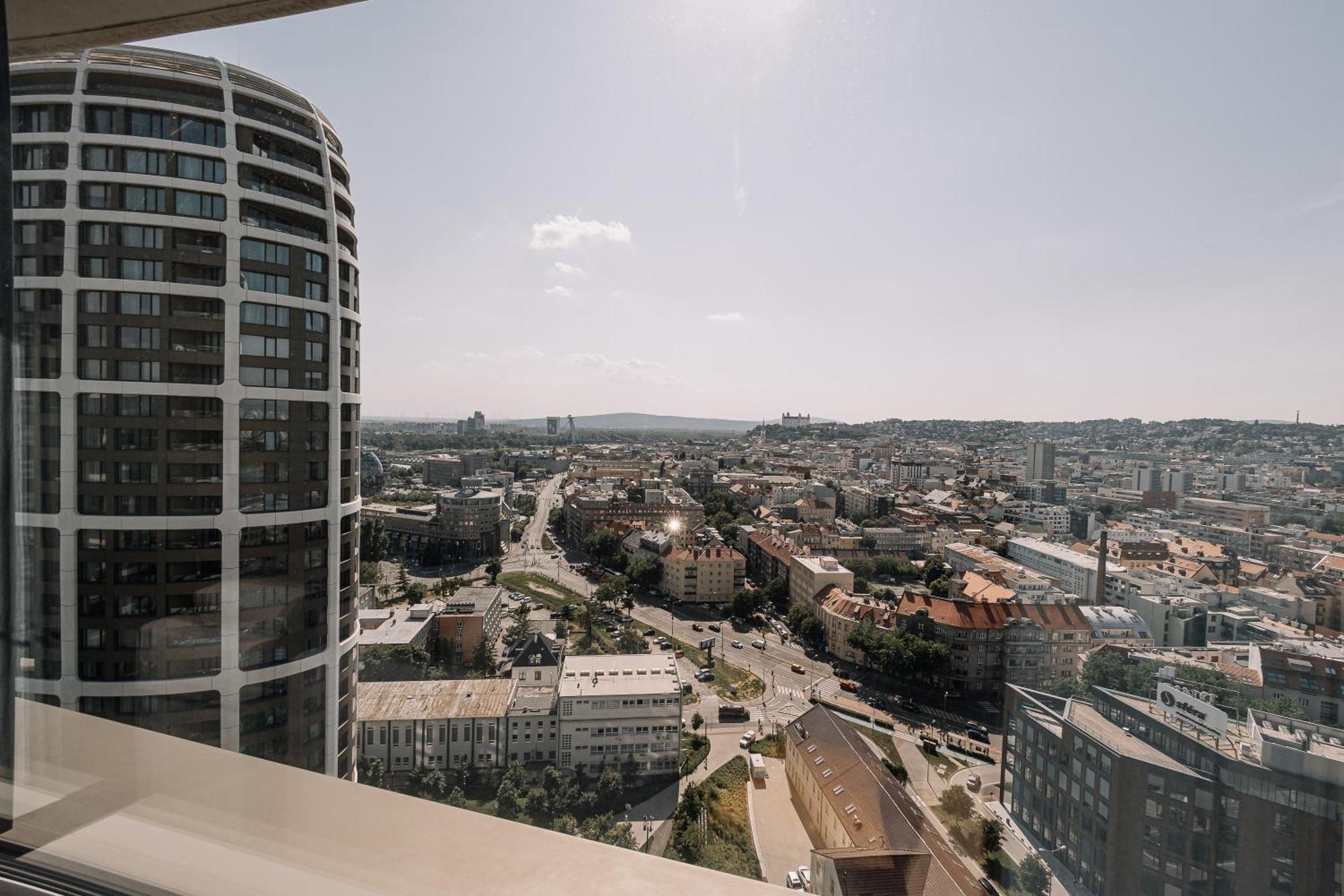 Skau Blue Residence In Sky Park 21 Floor 2 Tower Panoramic View Free Parking Bratislava Exterior photo